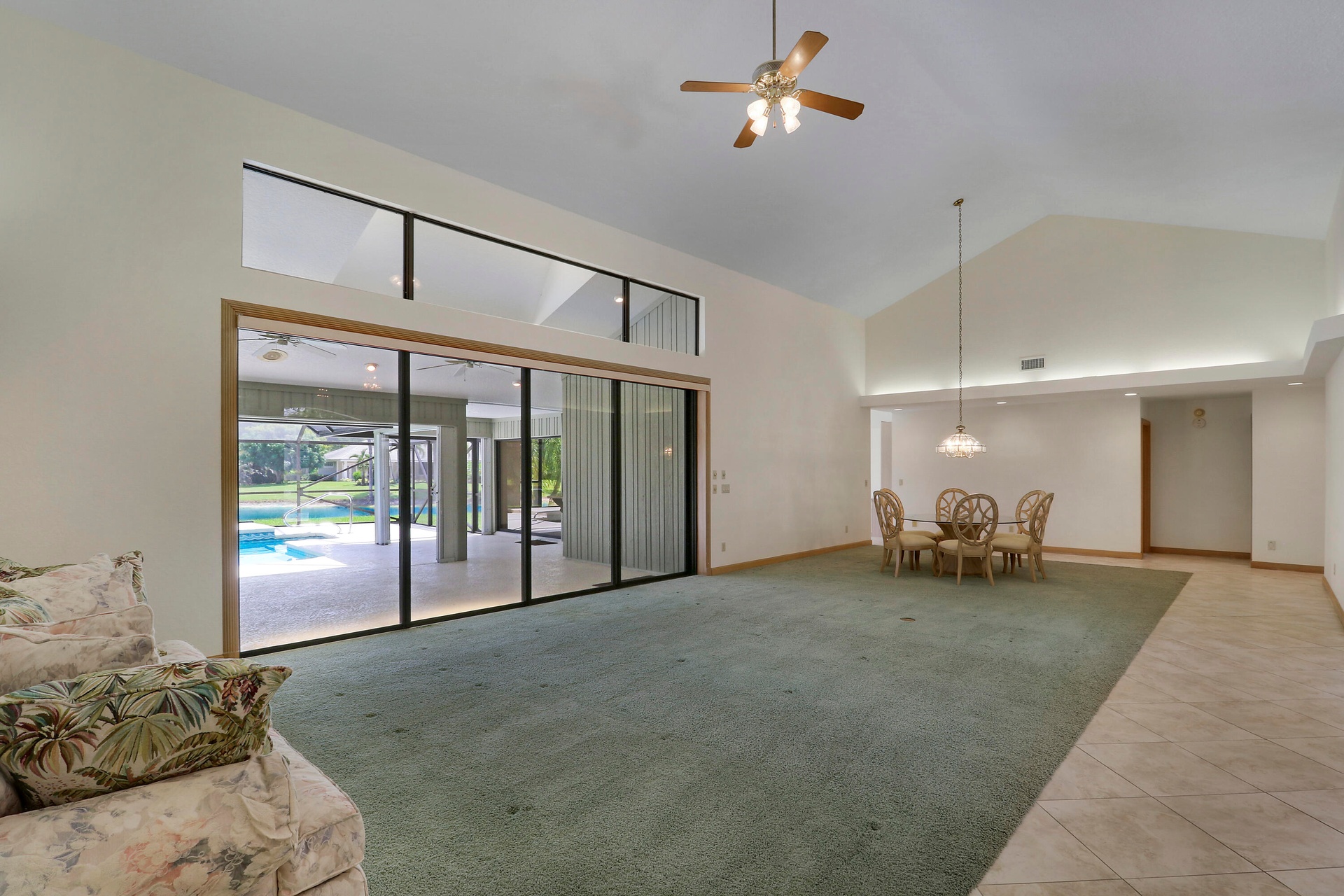 Spacious room with volume ceiling.