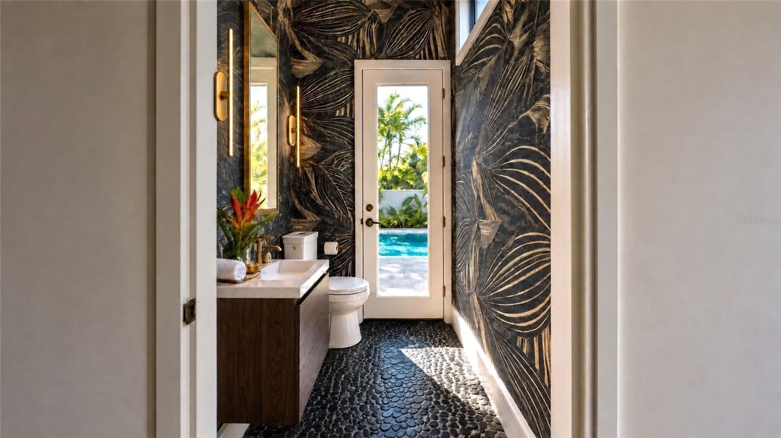 Pool bath, with virtual staging