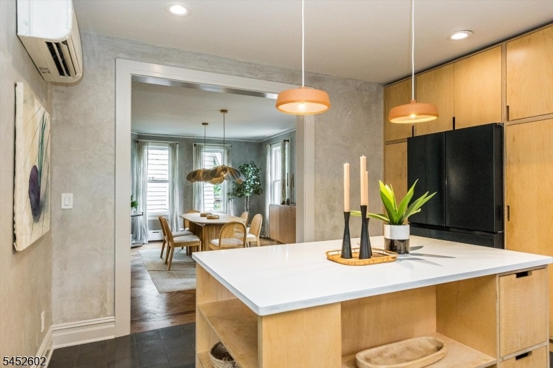 Kitchen / Dining Area