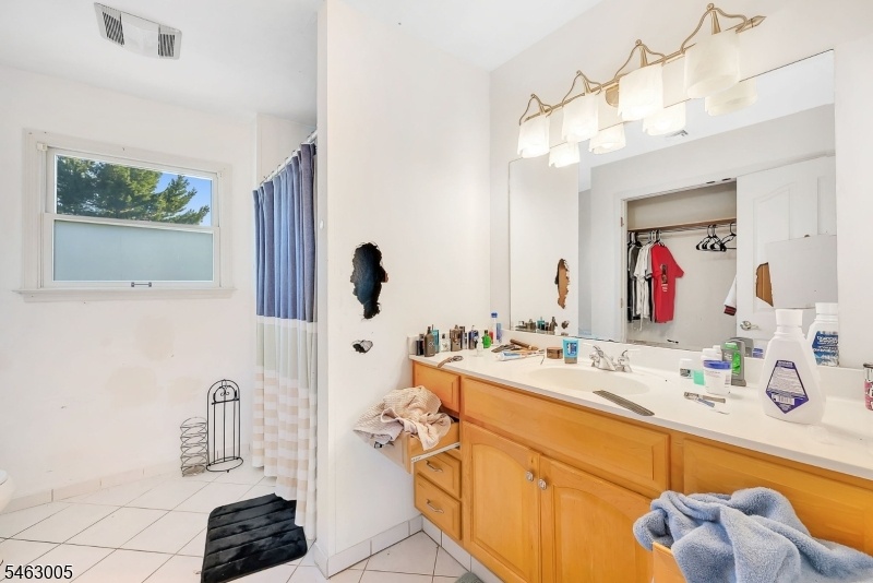 In-Law Suite Full Bath