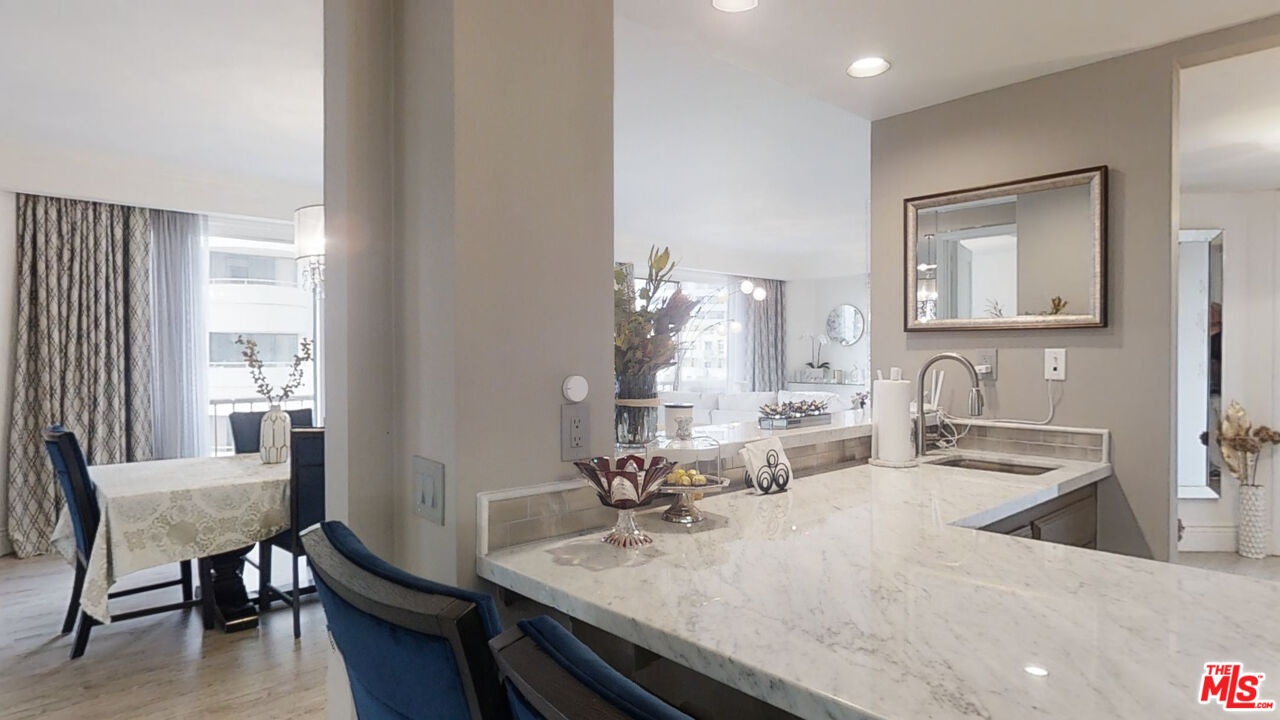 Kitchen Breakfast Bar