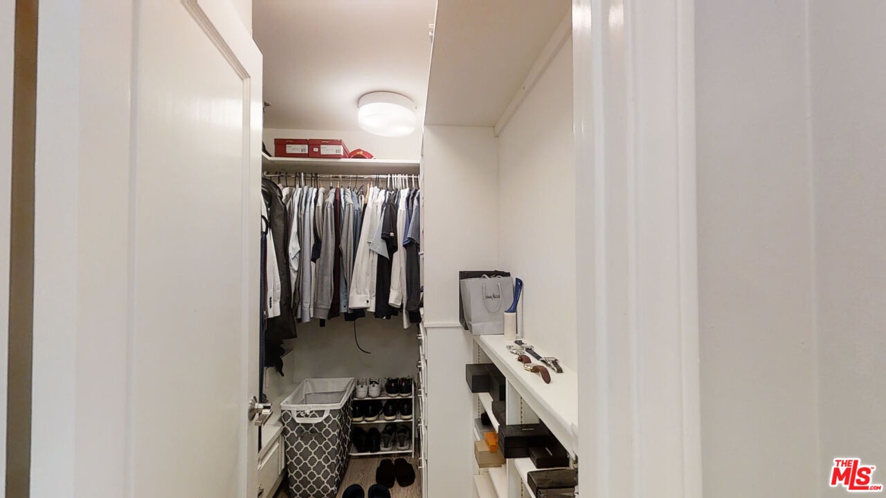Walk-in Closet