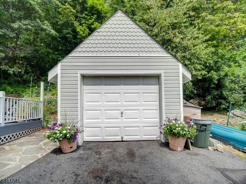 Detached Garage