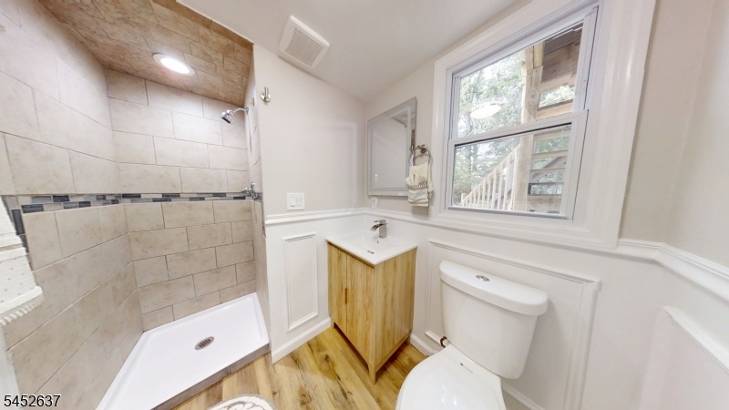 Lower Level Full Bath