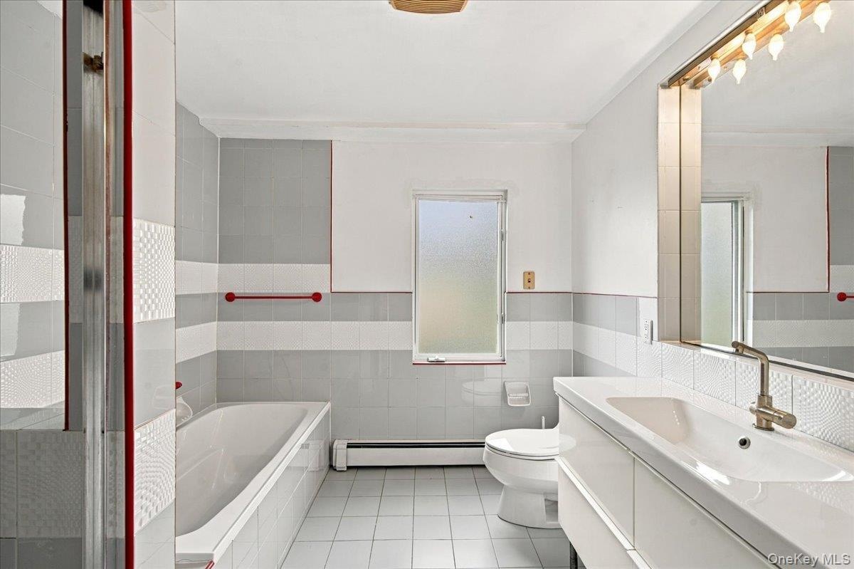 2nd Fl Bathroom
