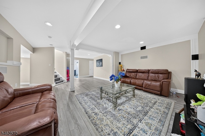 BASEMENT FAMILY ROOM