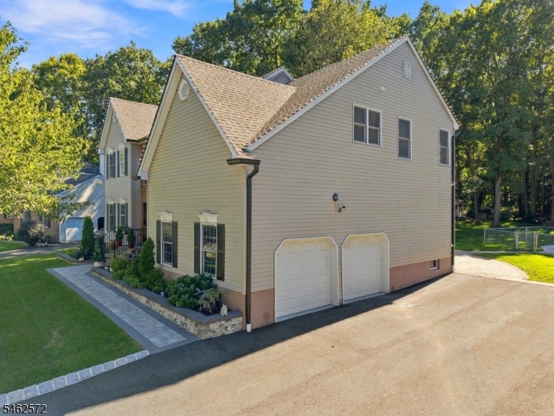 HOUSE SIDE VIEW