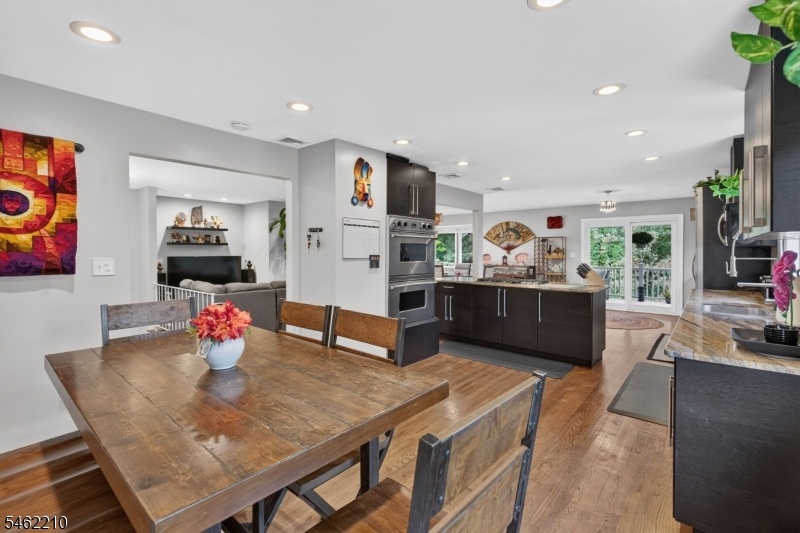 eat in kitchen