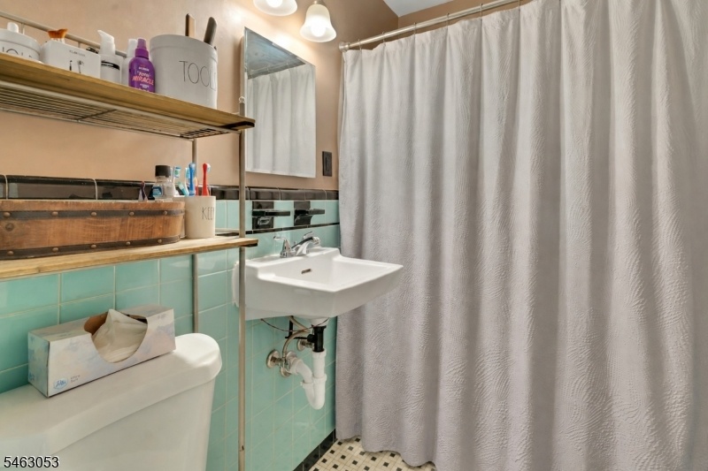 Main Floor Full Bath