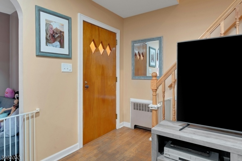 Entry foyer is behind door!