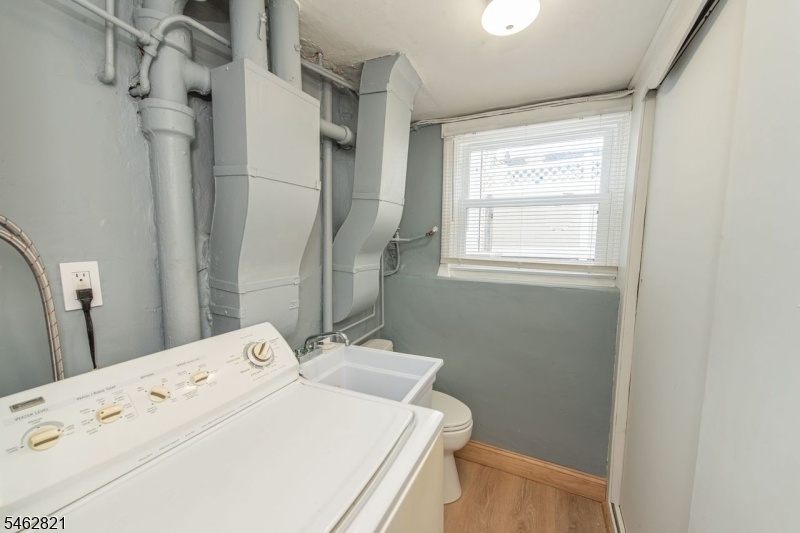 Laundry Room 1/2 Bath