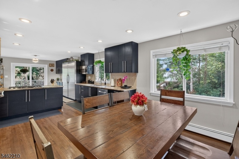 eat in kitchen