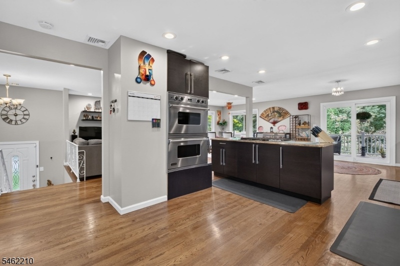 Kitchen w/ double oven