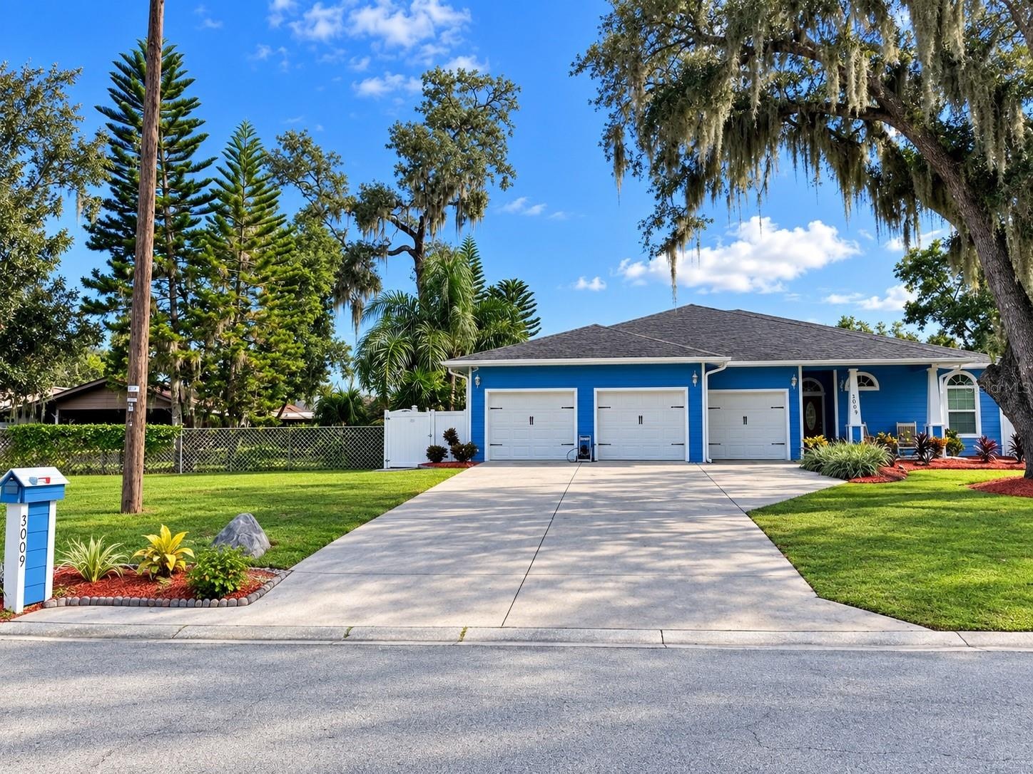 3009 W CLINTON STREET, TAMPA, FL 33614 - 3 car garage