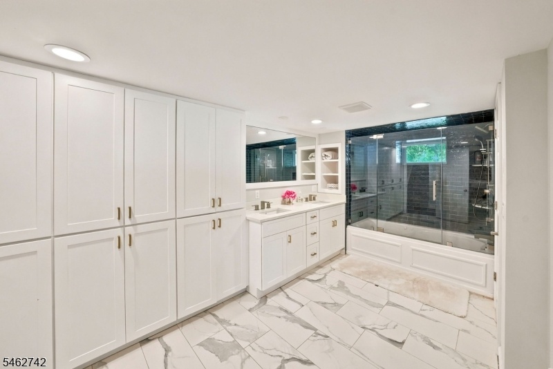 Basement Bathroom & Jacuzzi