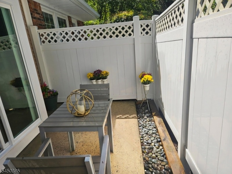 BLOOMING PATIO