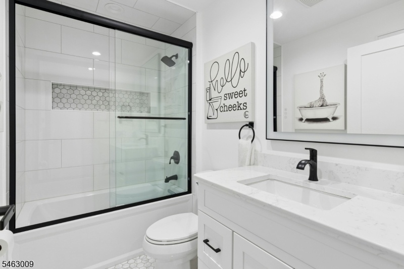 Hall Bath with Tub