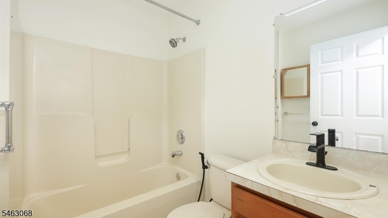 2nd floor Hall bath