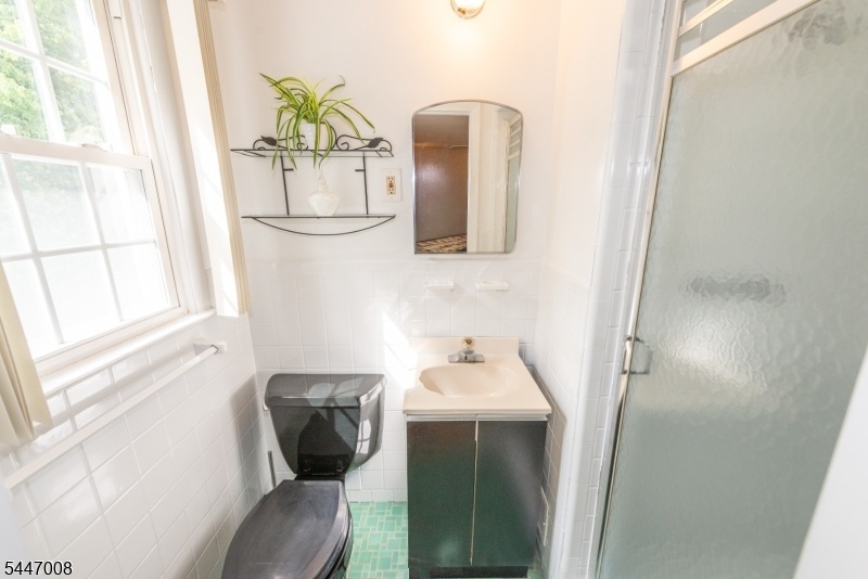 Private Full Bathroom 2 of 2