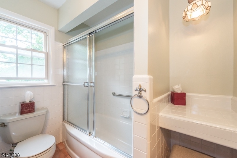 Main Full BA w Vanity area
