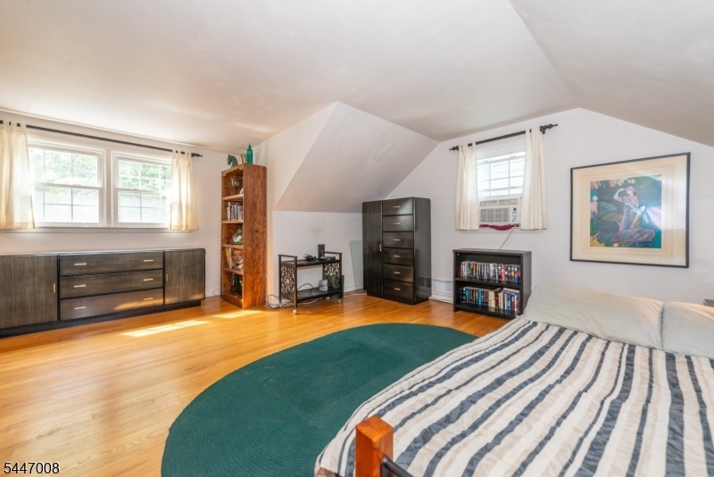 Oversizes Bdrm 4 of 4