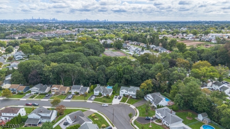 Neighborhood View- Close to NY