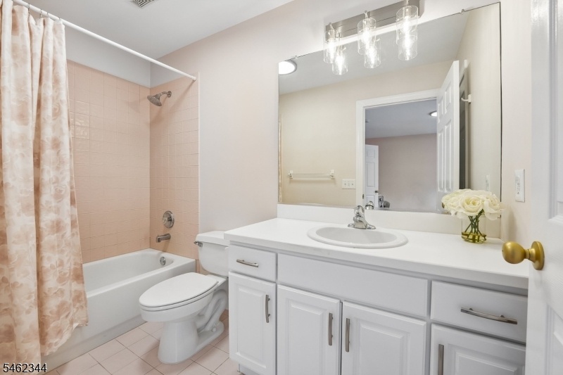 Bedroom 2 en suite