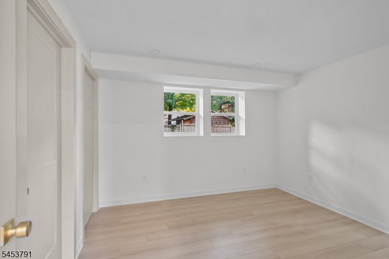 4th bedroom ground lvl