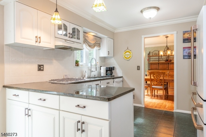 Easy Flow to the Dining Room