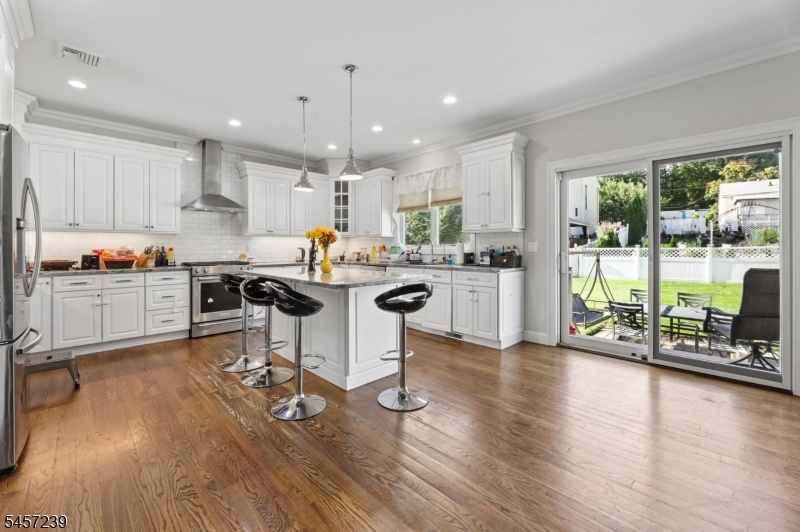 Kitchen / DR