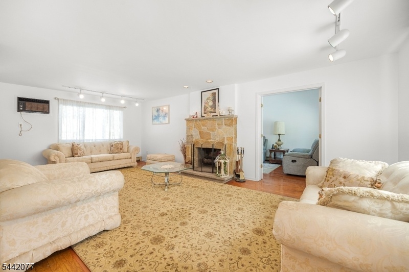 Living room/ Den