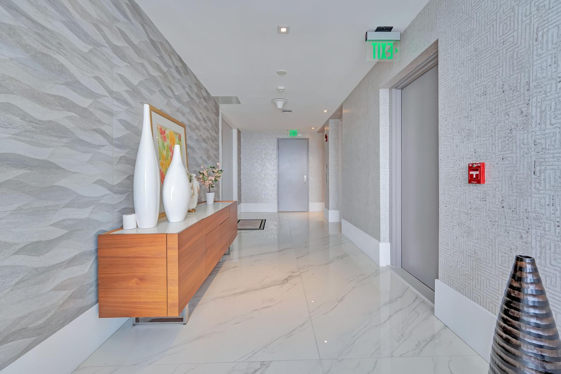 Private elevator foyer