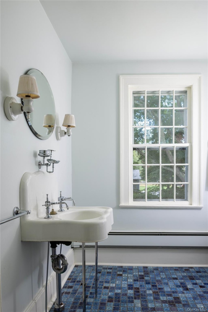 2nd Floor Main Bathroom