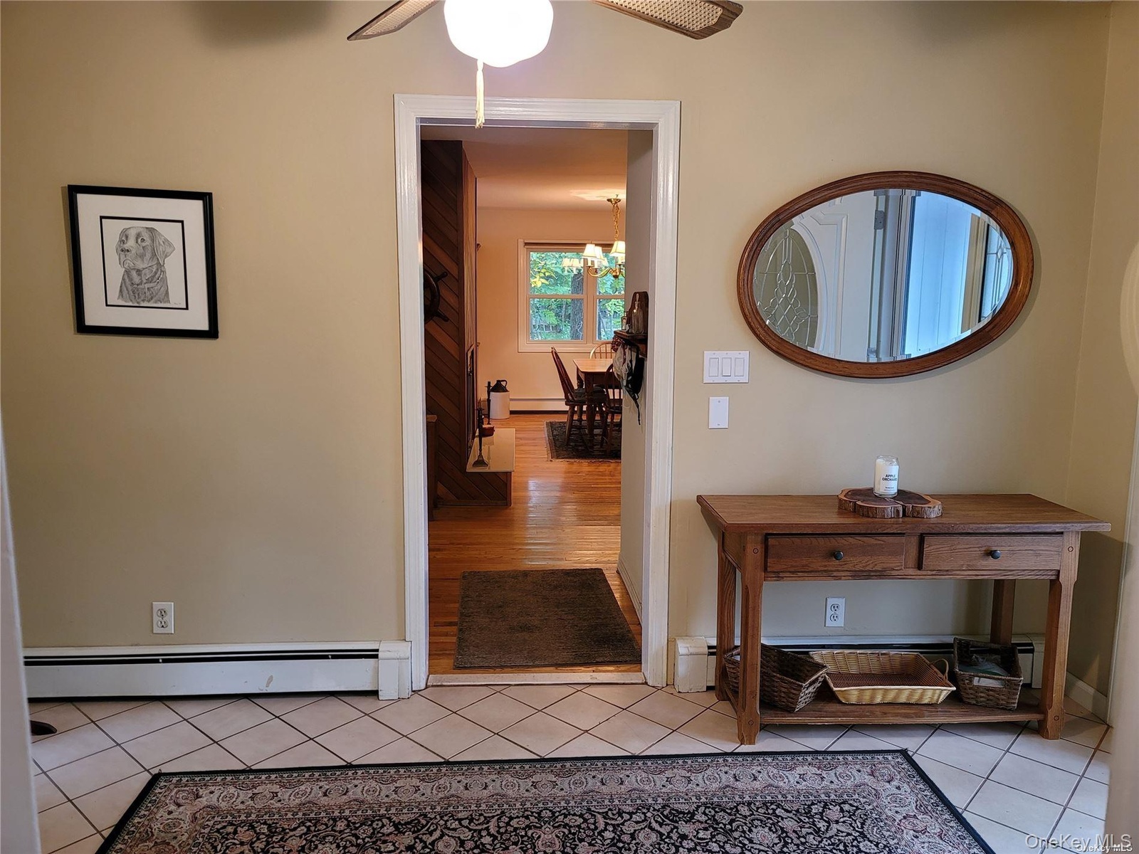 Entrance foyer to living area
