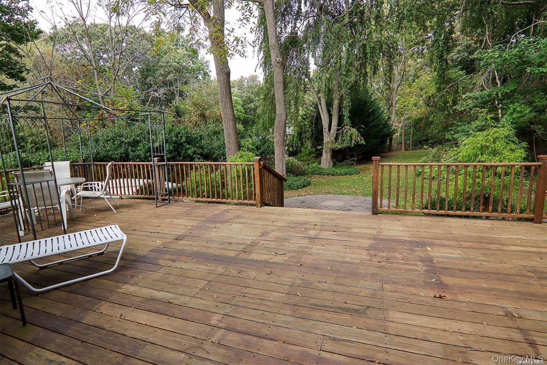Entertainment sized deck
