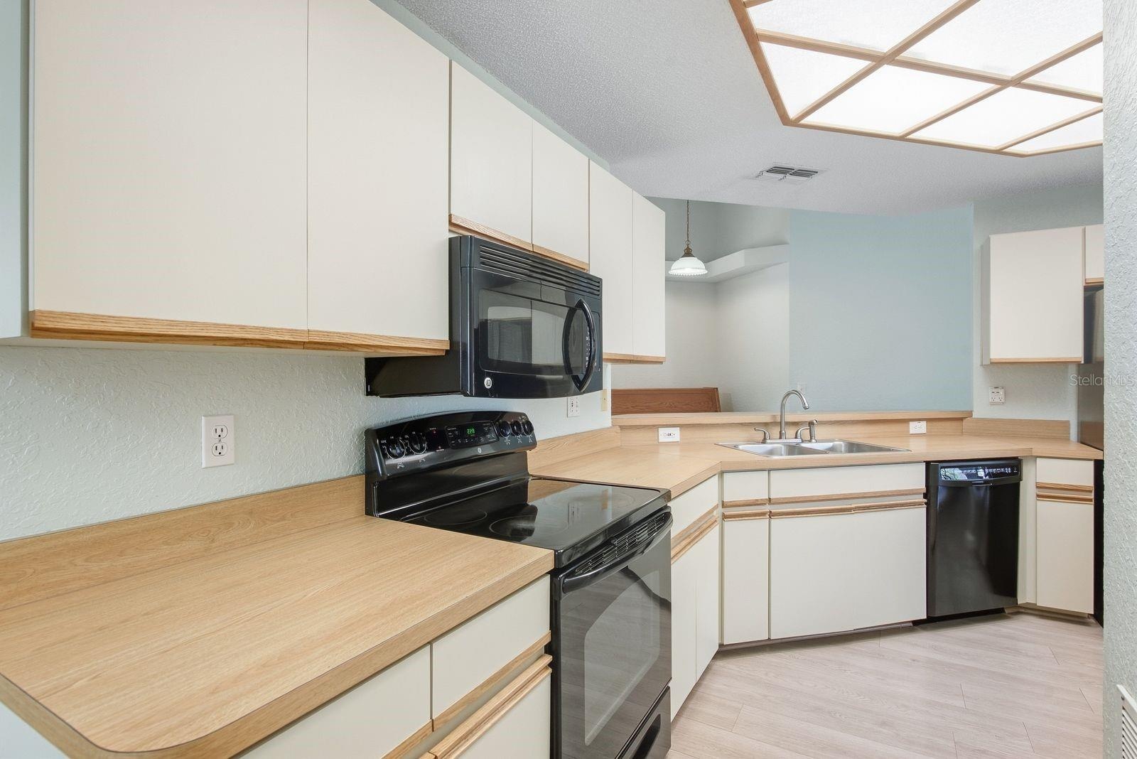 Plenty of space for multiple cooks.