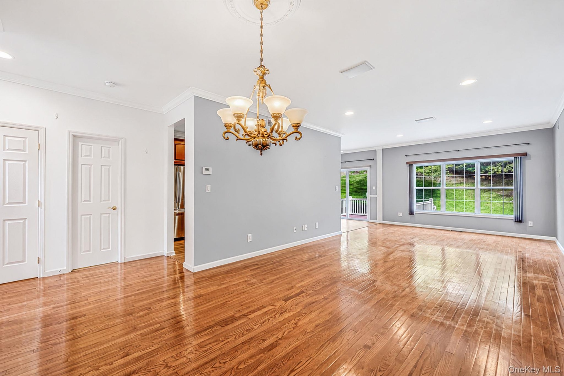 Beautiful hardwood floors, crown mouding