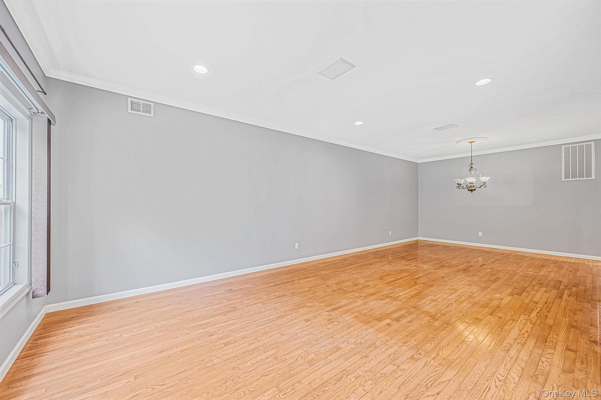 Spacious living room