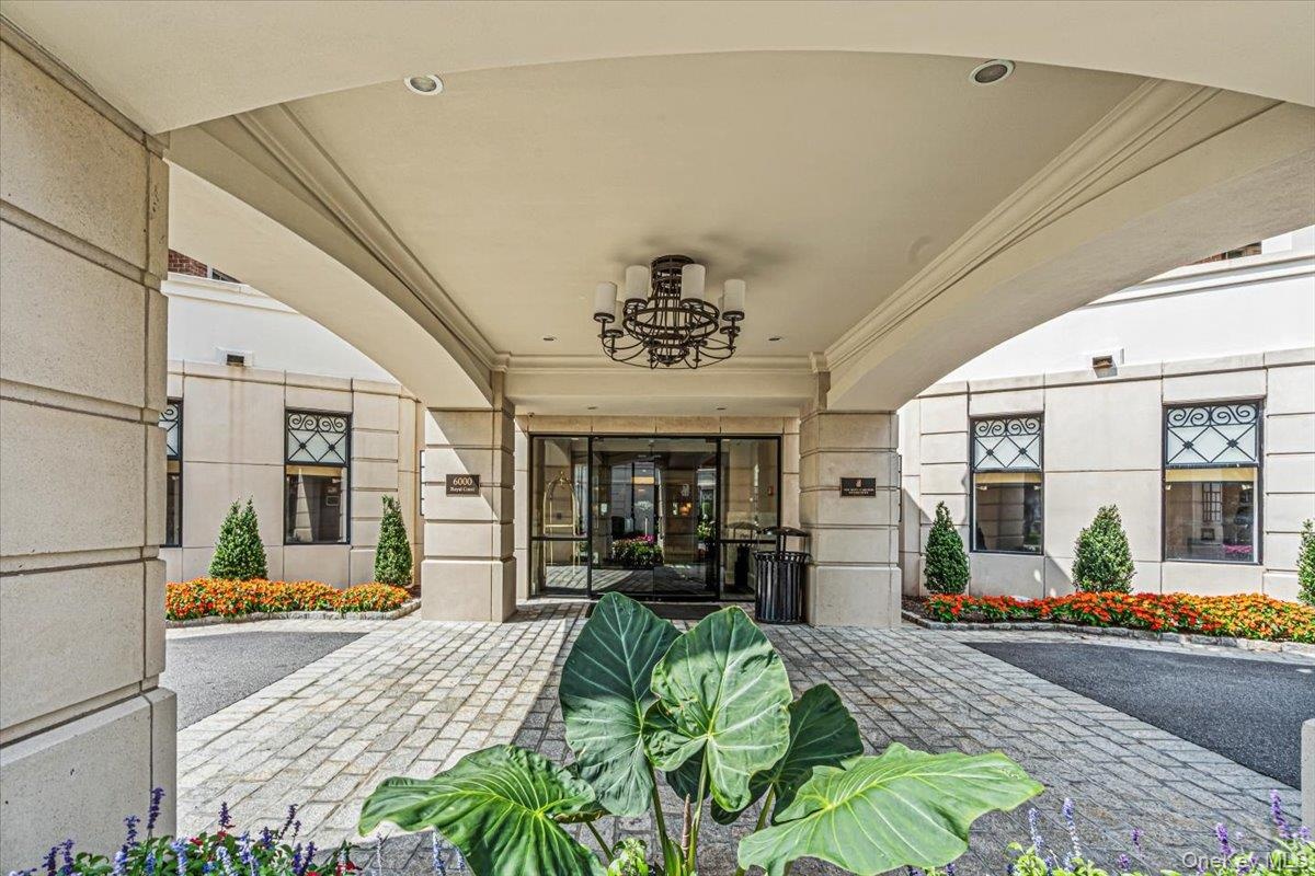 Porte Cochere
