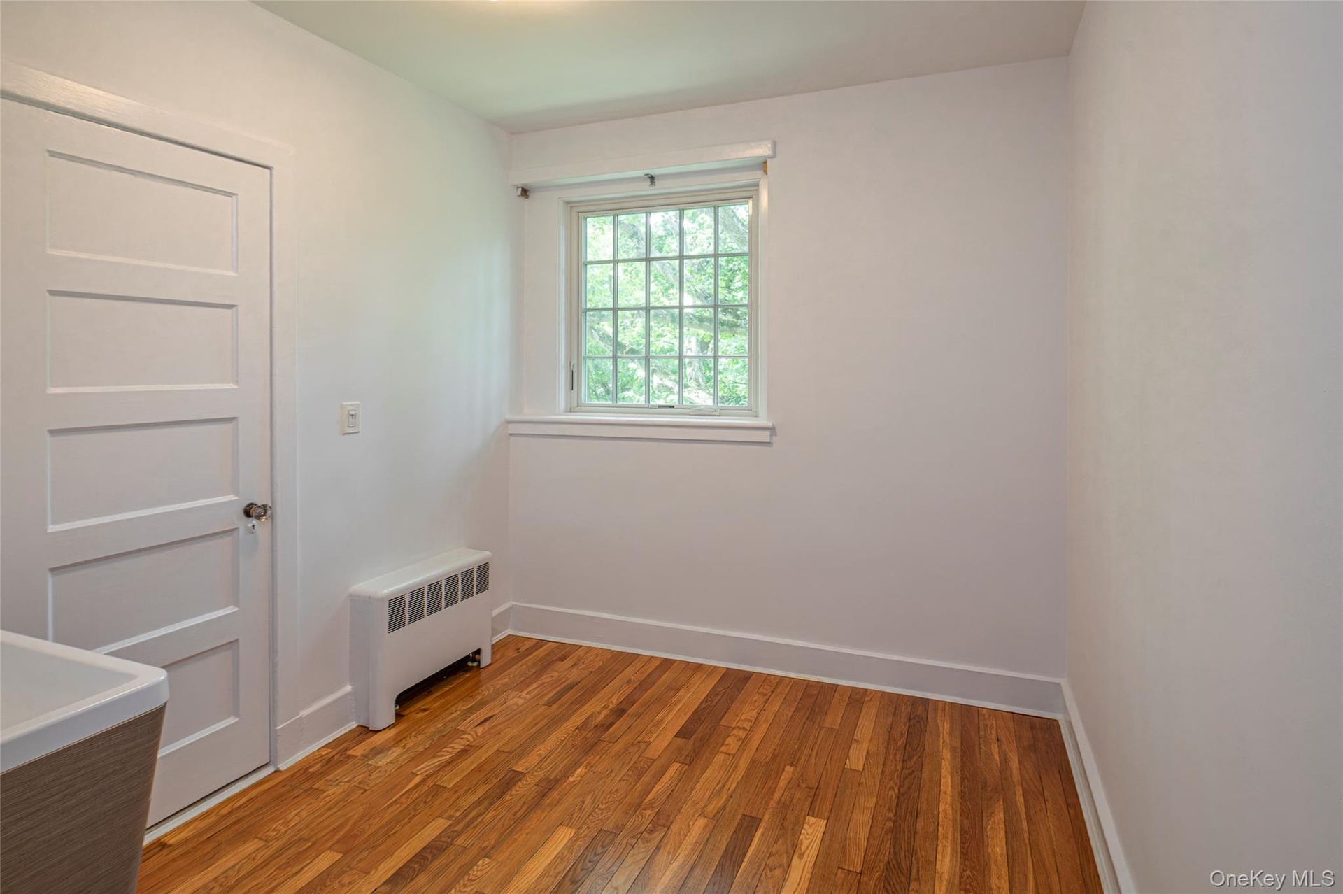3rd Bedroom with ensuite bath can accomodate a twin or full bed