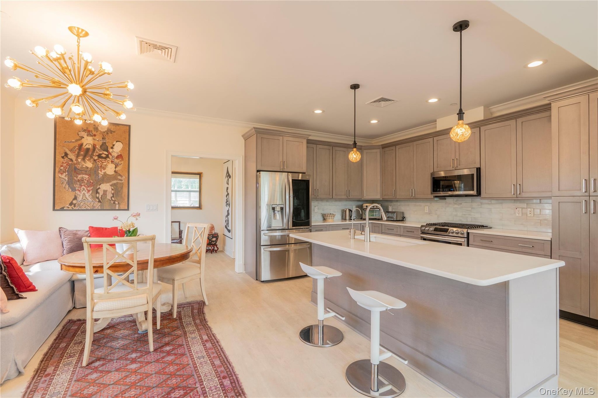 Kitchen with Island Sitting Breakfast Bar