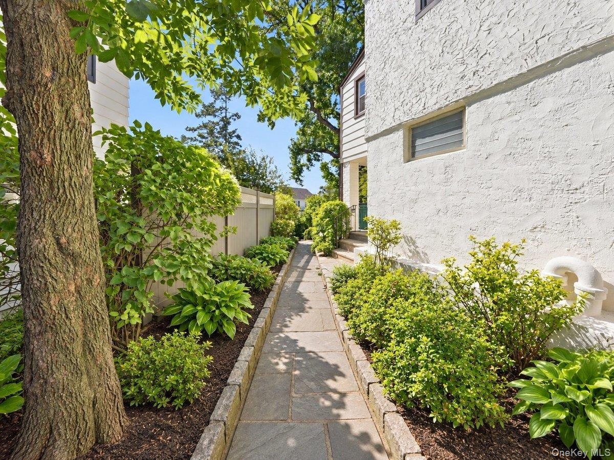 Side walkway
