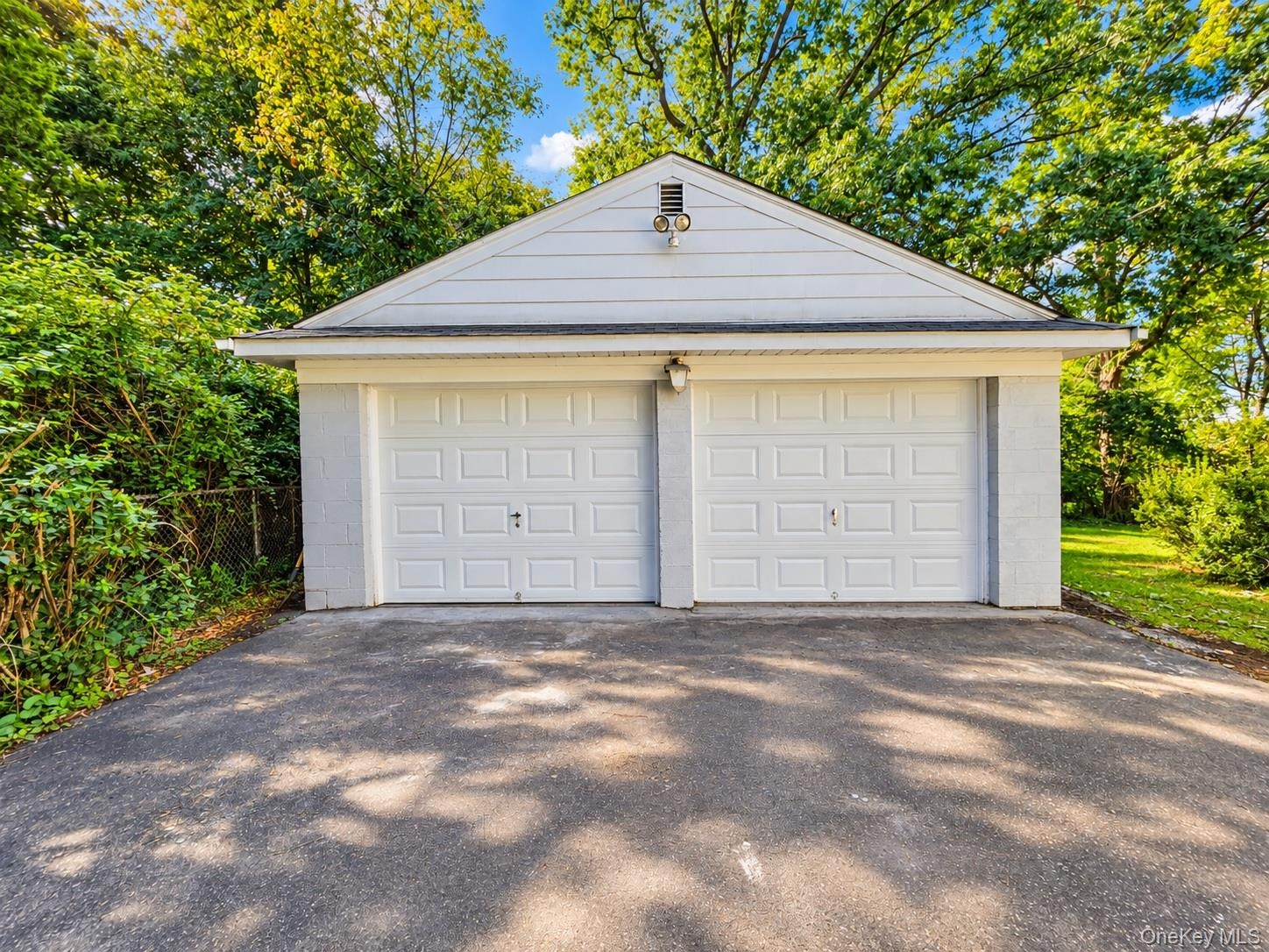 2 Cars Garage
