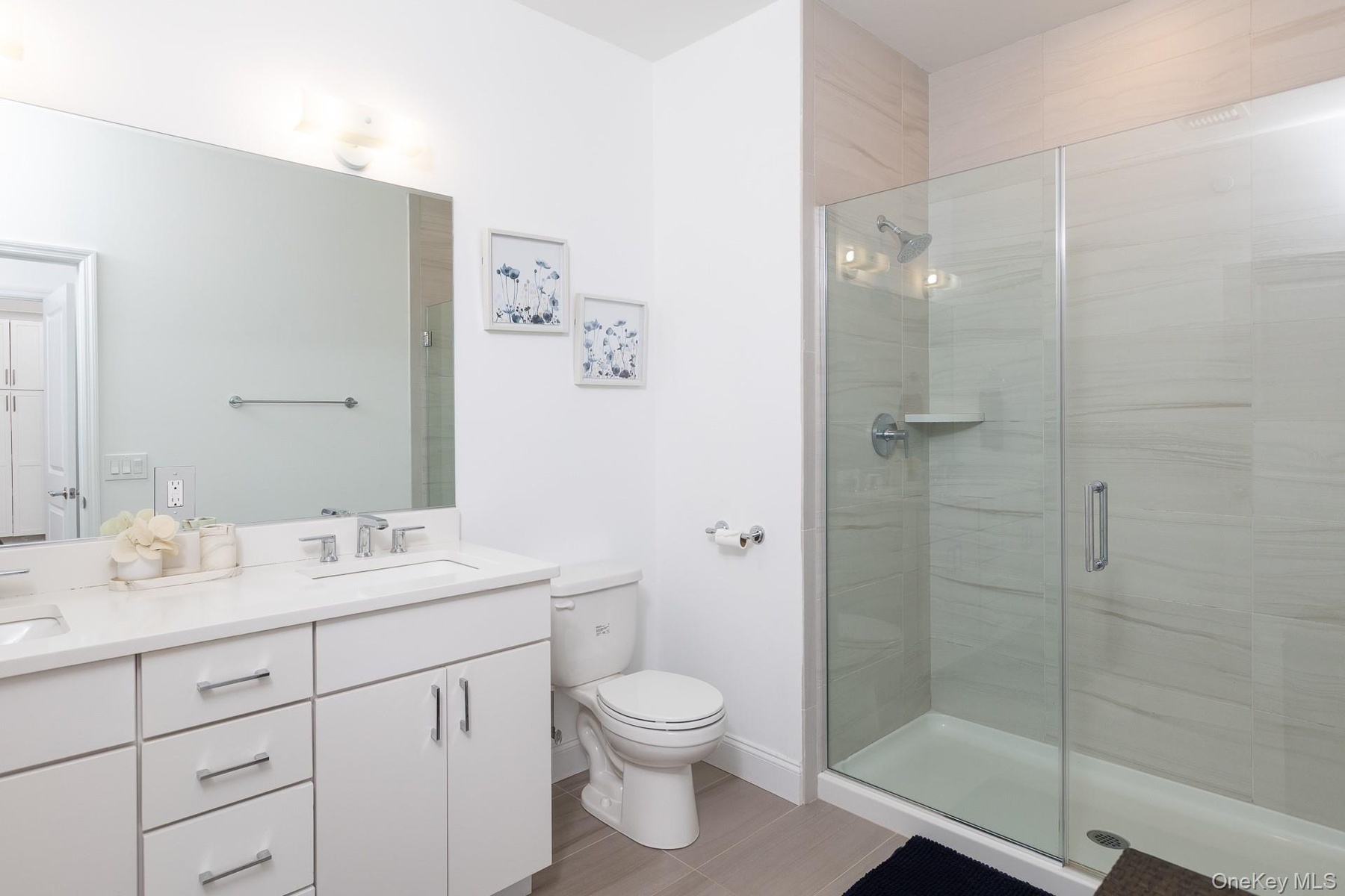 Double Vanity and Glass Doors