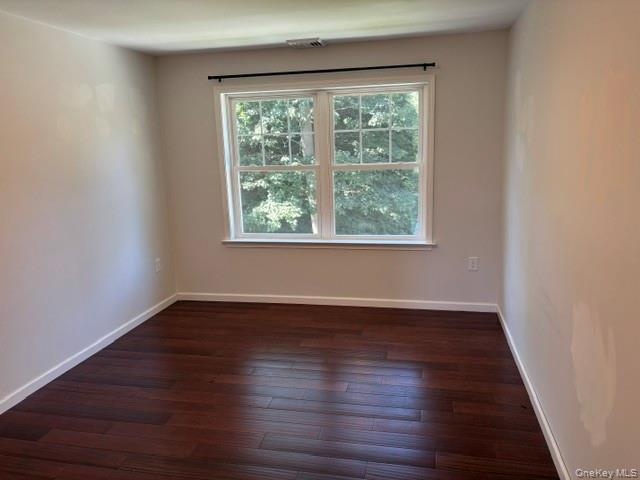 Guest bedroom.