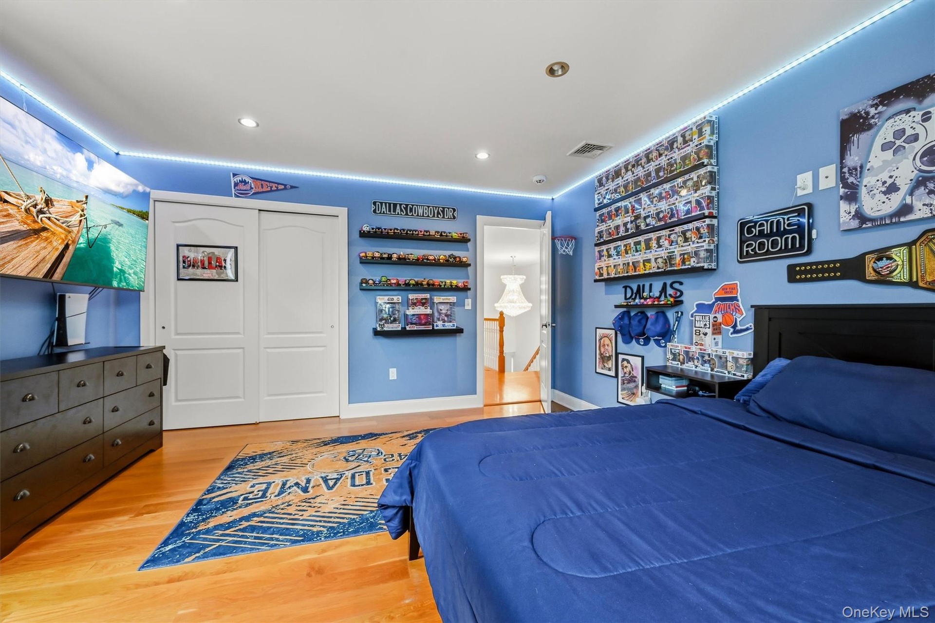 Bedroom. Anderson windows. Recessed lighting. White Oak flooring. 9 foot ceilings, spacious closet.