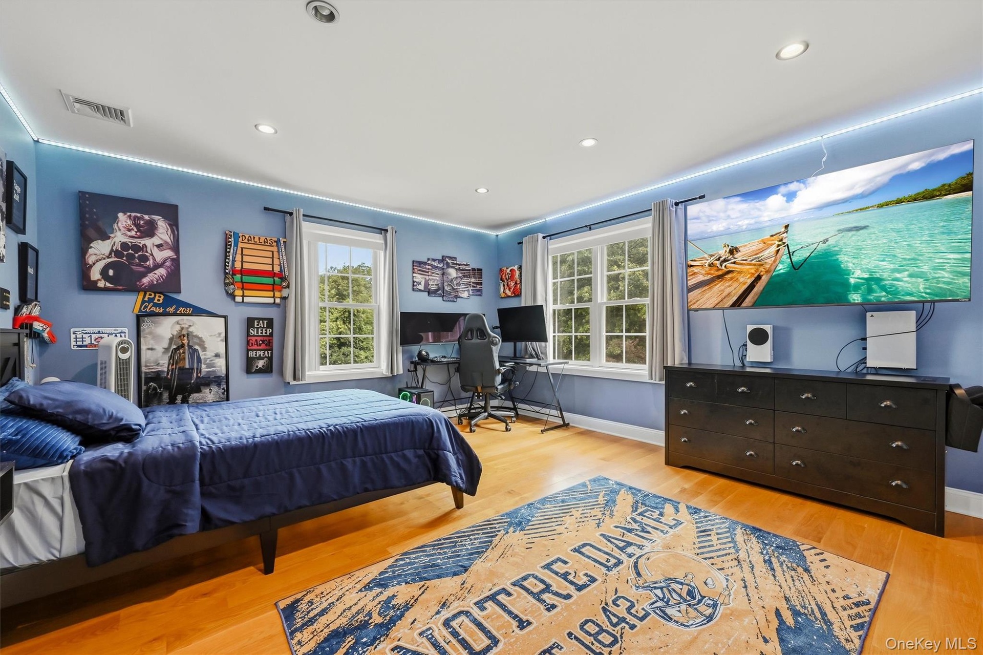 Bedroom. Anderson windows. Recessed lighting. White Oak flooring. 9 foot ceilings, spacious closet.