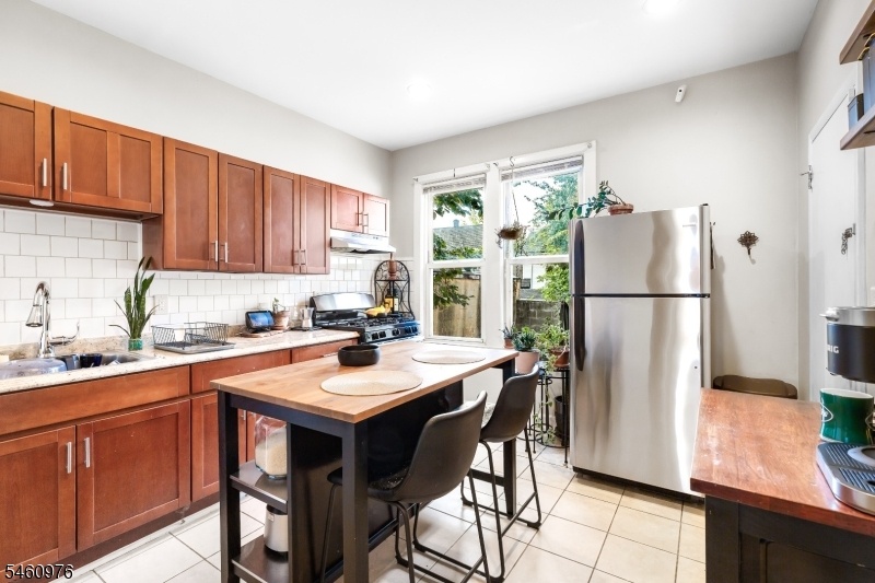 Kitchen / DR