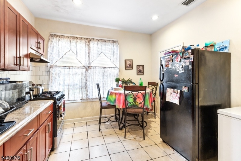 Kitchen / DR
