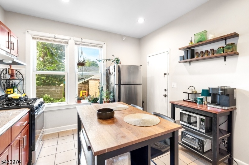 Kitchen / DR